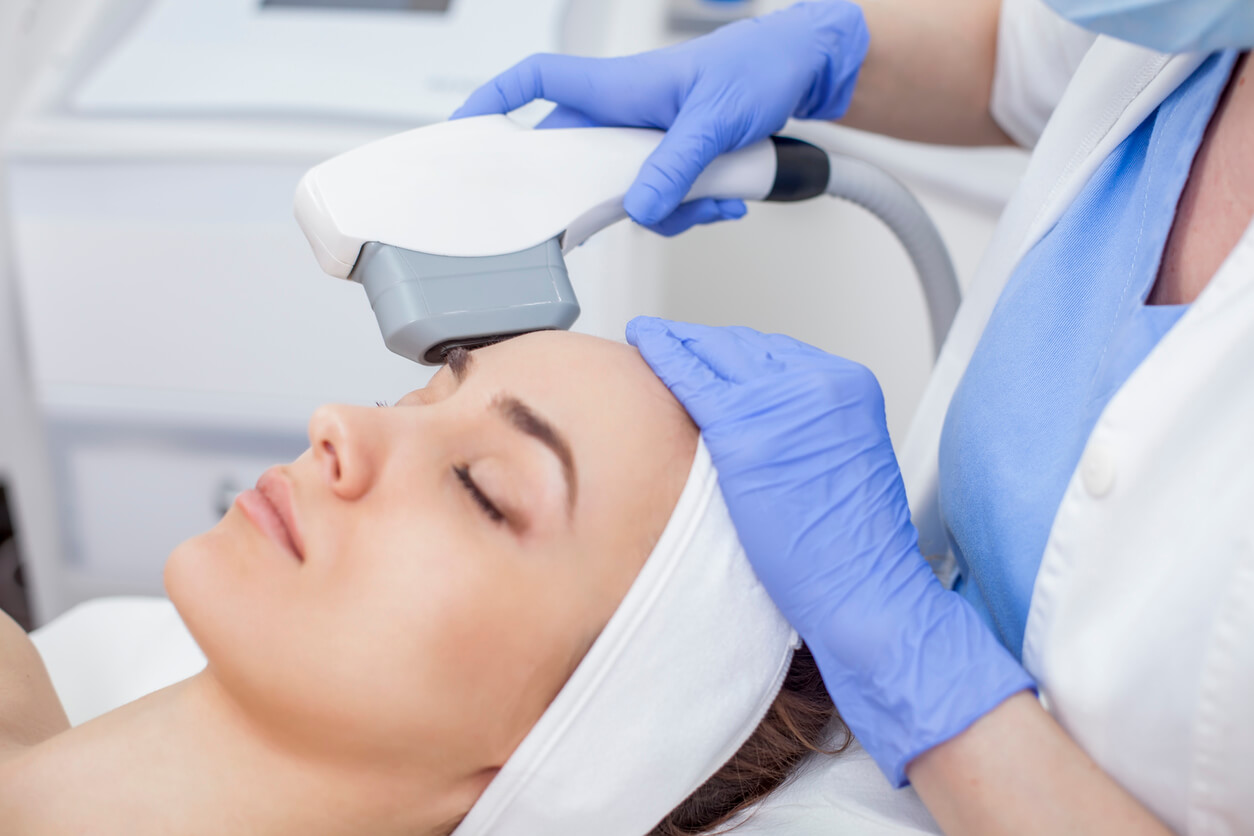 iStock-672593940 Skincare procedure